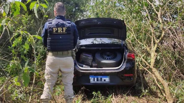 PRF apreende automóvel com mais de meia tonelada de maconha em Campo Mourão
