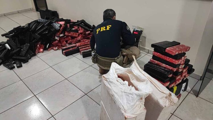 PRF apreende carro carregado com maconha em Presidente Castelo Branco