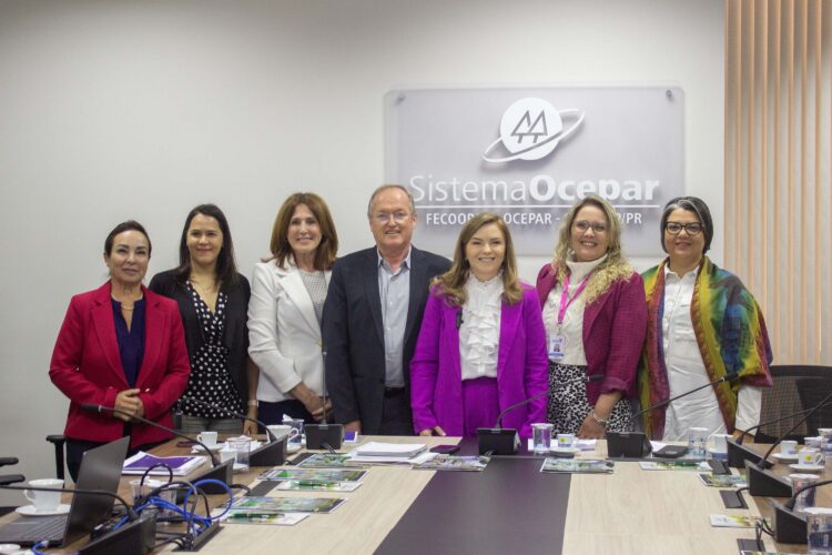 Paraná firma parceria com Ocepar  para fomentar o cooperativismo feminino