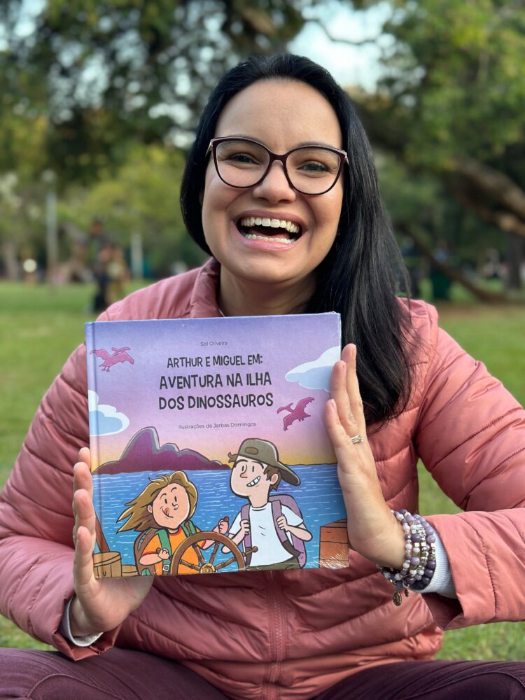 Autora carioca Sol Oliveira traz diversão  e conhecimento sobre dinossauros