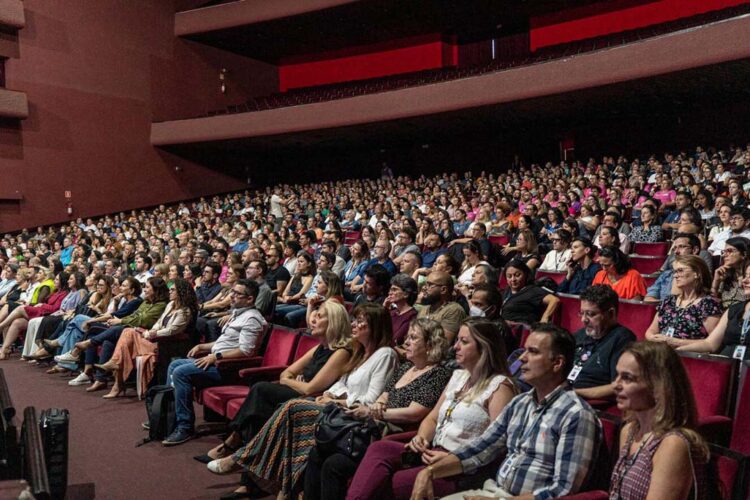 Valorização dos professores e modernização  de salas marcam segundo trimestre
