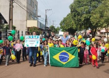 Passeata das crianças marca a Semana da Pátria