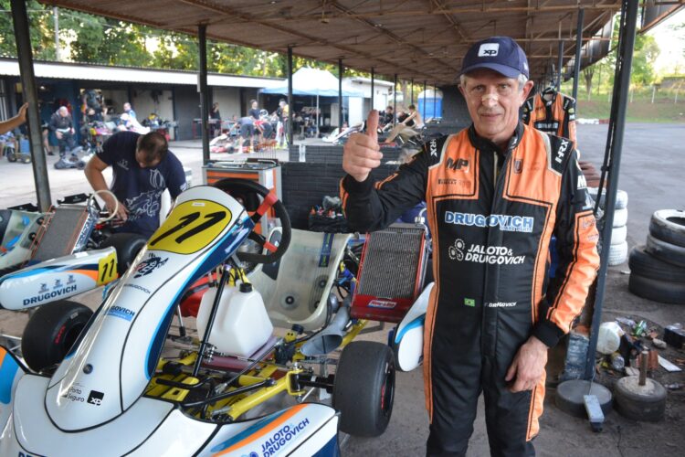 Sob forte calor, bicampeão da Fórmula Truck participa da Copa Noroeste de Kart em Paranavaí