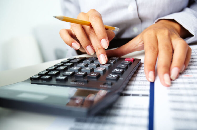 Como a queda da Selic pode reduzir sua dívida no banco