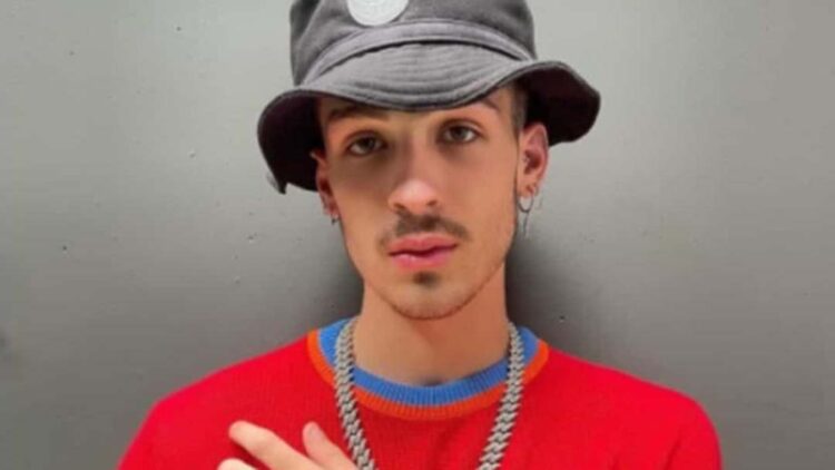 João Guilherme quer papéis maduros após fisgar geração Z usando cropped e barba