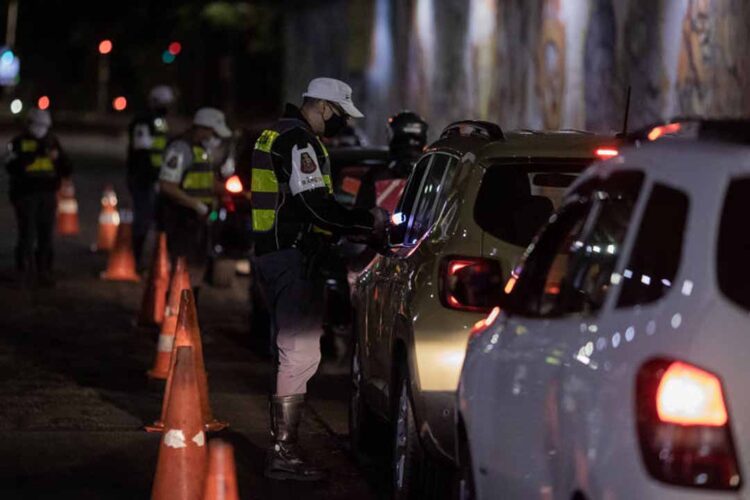 Lei Seca leva à autuação de 8 motoristas por hora, em média, no Brasil