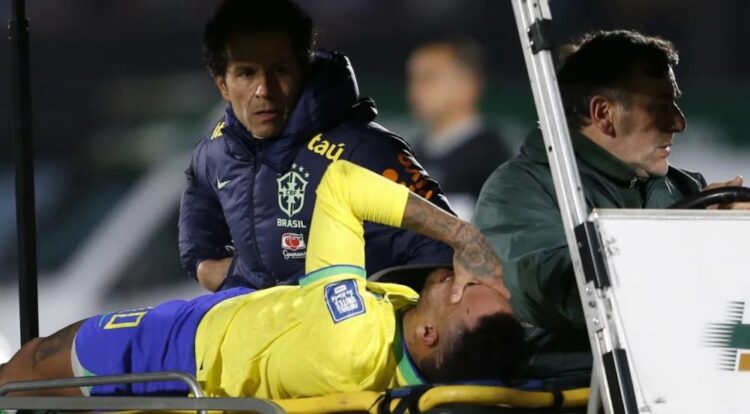 Exame confirma ruptura do ligamento e do menisco de Neymar; recuperação pode levar 12 meses