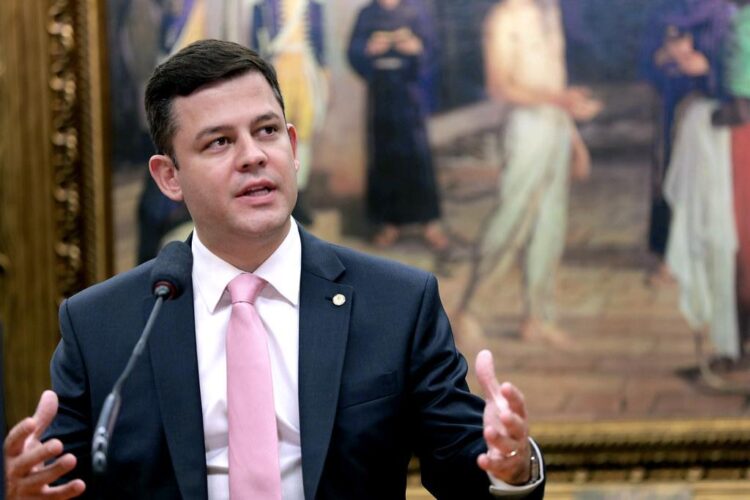 Deputados federais do Paraná assinam moção de Tião Medeiros em apoio à construção da Ponte de Guaratuba