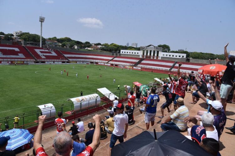 Diante de sua torcida, ACP goleia e emplaca quarta vitória seguida