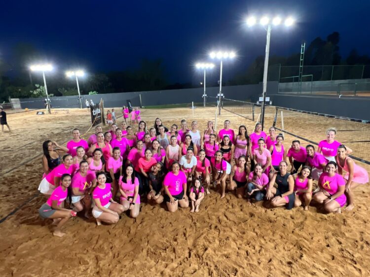 Torneio Rosa de Beach Tennis reúne mais de 60 mulheres