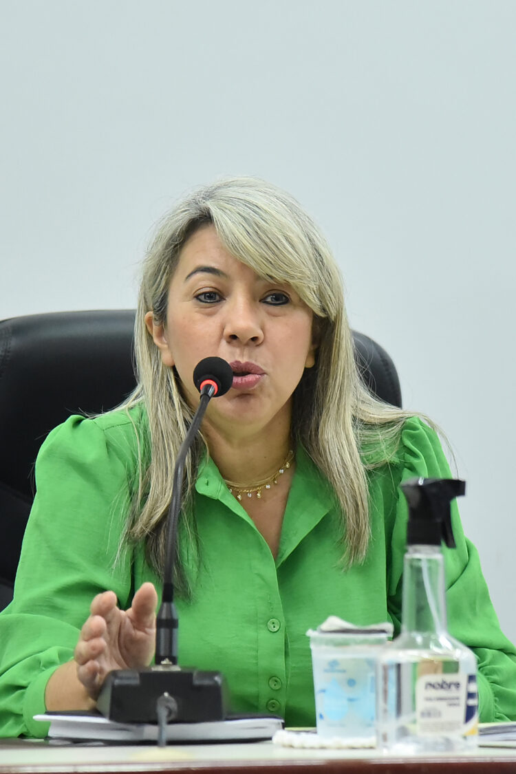 Vereadora sugere cartão de vacina digital para estudantes das escolas municipais