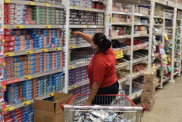 Acordo garante reajuste salarial de 5% para funcionários do setor supermercadista