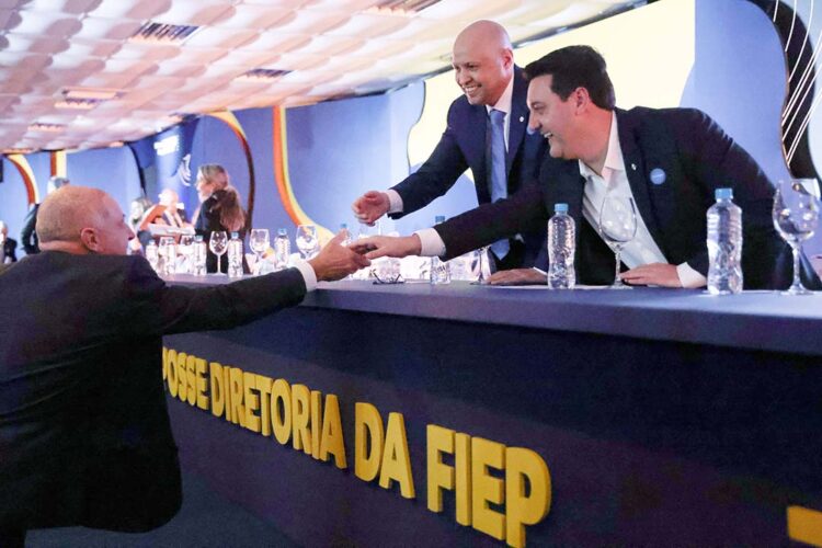 Setor industrial é determinante para  o crescimento do PIB do Paraná