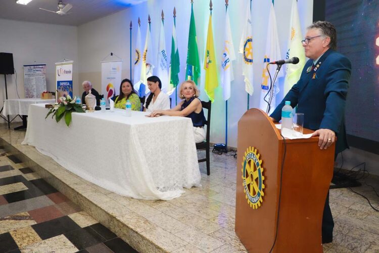 Governador distrital participa de eventos  do clube Fazenda Velha Brasileira