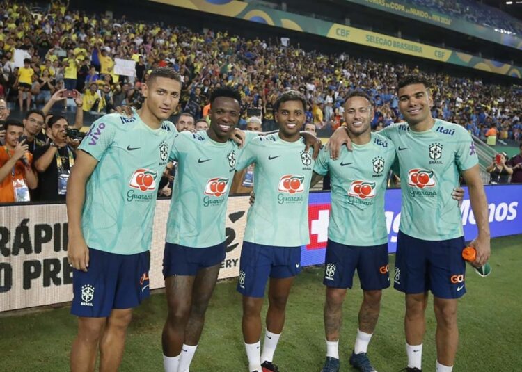 Diniz tem trio dos sonhos na seleção e quer ativar nova versão de Vini Jr