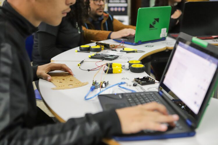 Rede estadual oferta 50 mil vagas em cursos  técnicos; inscrições terminam dia 23