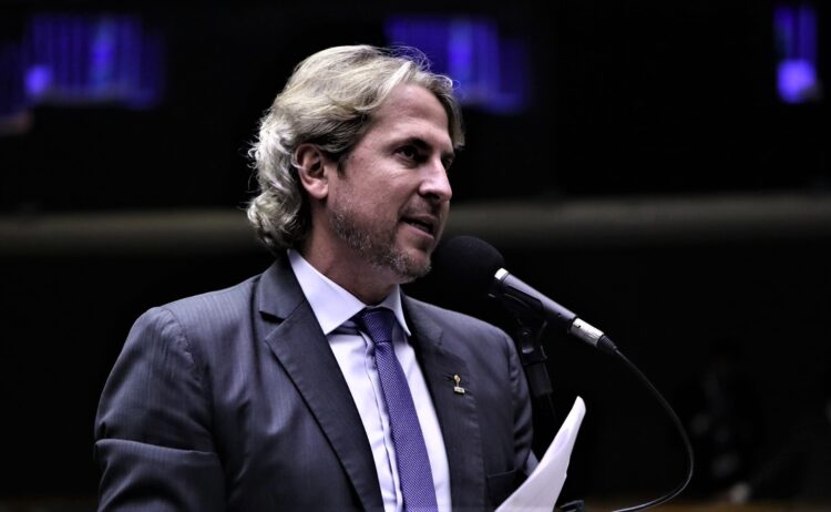 Deputado destaca medidas de apoio ao setor leiteiro