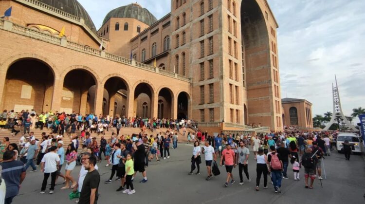 Aparecida espera 250 mil fiéis para celebrações da Padroeira do Brasil