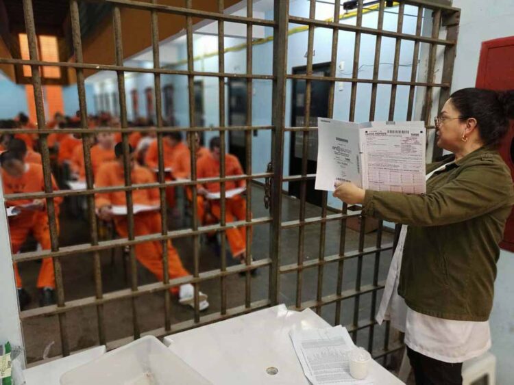 No Paraná, 9.937 pessoas privadas de liberdade realizaram provas do Encceja