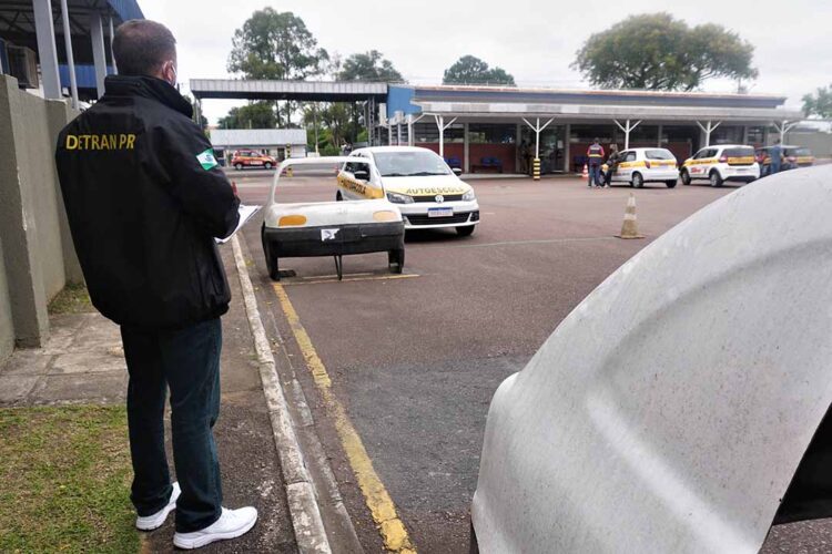 Detran-PR capacita profissionais de clínicas credenciadas para atender autistas