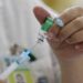 Com aumento de casos de Covid-19, Saúde alerta para importância da vacinação
