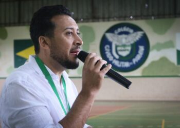 Deputado Adriano José fala da importância dos colégios cívico-militares em dia de votação