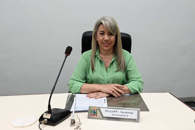 Vereadora solicita prioridade aos órfãos para matrícula em tempo integral