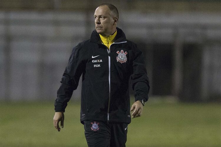 Mano diz que aguarda eleições para decidir reformulação