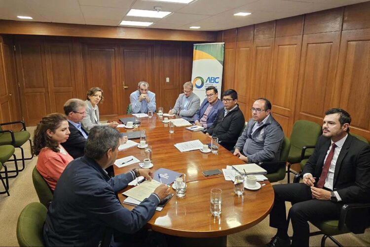 Experiência da Sanepar na gestão da água  é referência para saneamento na Bolívia