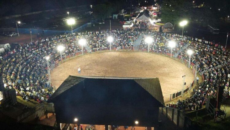 Rodeio e grandes shows são atrações na ExpoCaiuá