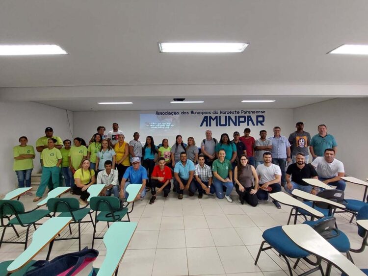 Gestores e técnicos da Região Noroeste participam de treinamento sobre resíduos sólidos