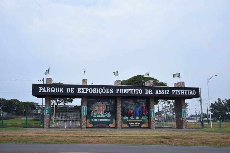 Parque de Exposições Prefeito Assiz Pinheiro em preparação para a ExpoLoanda