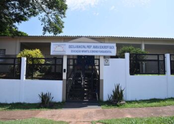 Apresentamos a Escola Municipal Professora Maria Schuroff Back