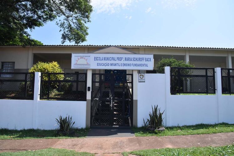 Apresentamos a Escola Municipal Professora Maria Schuroff Back