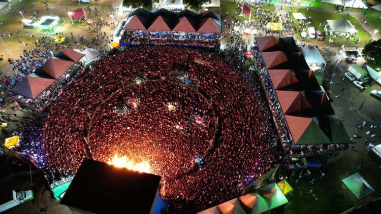 Show de Ana Castela leva quase 20 mil pessoas ao encerramento da ExpoLoanda
