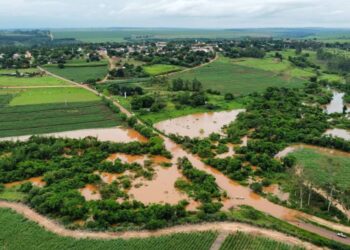 Cheia dos rios causa prejuízos e transtornos