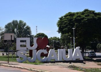 São João do Caiuá comemora 69 anos com show da dupla Humberto e Ronaldo