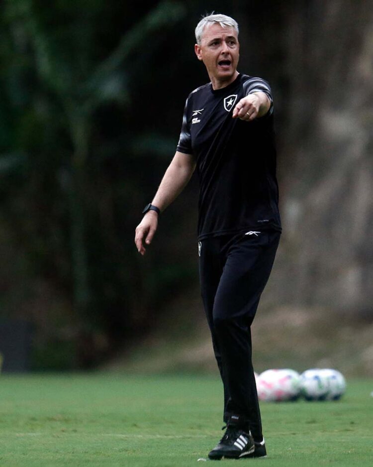 Botafogo anuncia contratação do técnico Tiago Nunes
