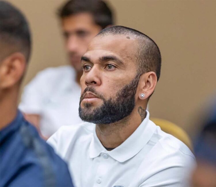 Mulher que acusa Daniel Alves vive  estresse pós-traumático, diz MP