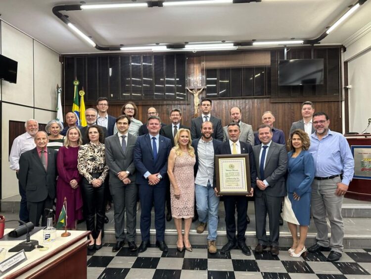 Desembargador José Laurindo de Souza Netto é agraciado com Título de Cidadania Honorária