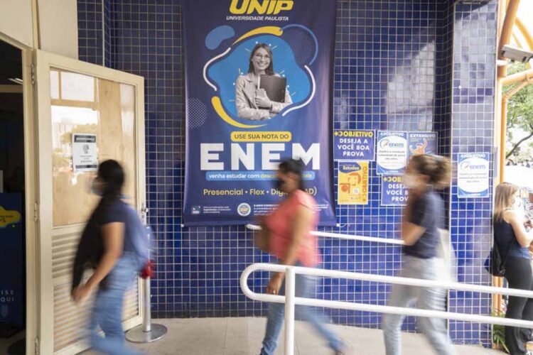 Governo do Paraná pede adiamento do Enem em cidades com enchentes