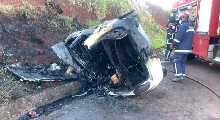 Três moradores de Cianorte morrem carbonizados em acidente na PR-158