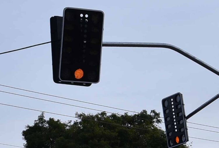 Motorista com sinais de embriaguez provoca acidente e foge sem prestar ajuda