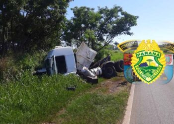 Caminhão com quase 18 mil cigarros contrabandeados tomba na PR-323