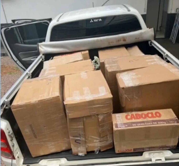Delegado de Alto Paraná é preso com R$ 700 mil em contrabando em viatura descaracterizada da Polícia Civil do Paraná