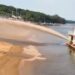 Areia da Praia do Porto São José é trocada para receber os veranistas