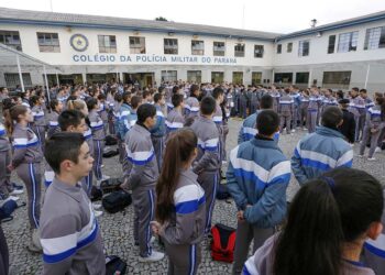 Paraná terá 312 escolas estaduais cívico-militares em 2024