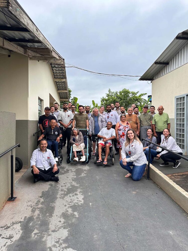 Escritório Lux arrecada mais de 5 mil itens  e R$ 9 mil para o Asilo Lins de Vasconcelos