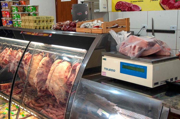 Preço das carnes fecha 2023 com maior  queda da série histórica do IPCA-15
