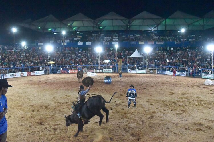Show com Zé Neto e Cristiano e finais do rodeio são atrações da ExpoTerra no fim de semana